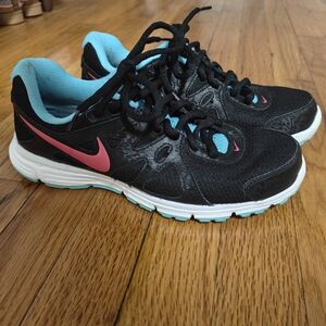 Nike Women's Black and Teal Athletic Shoes